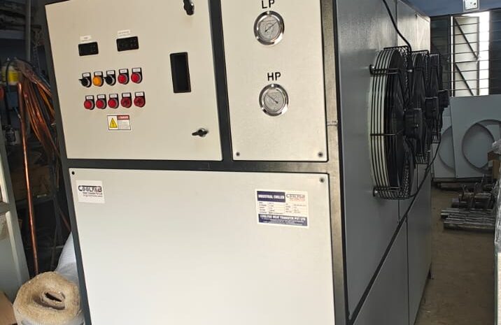 Batch water chiller for a bakery