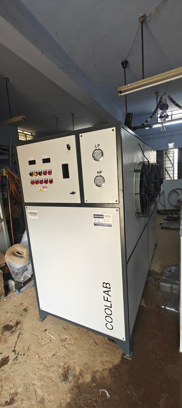 Batch water chiller for a bakery
