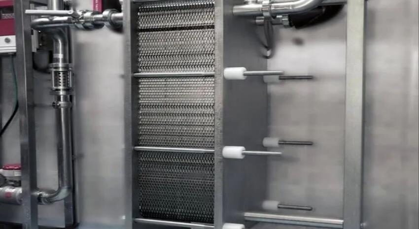 Chiller with heat exchanger